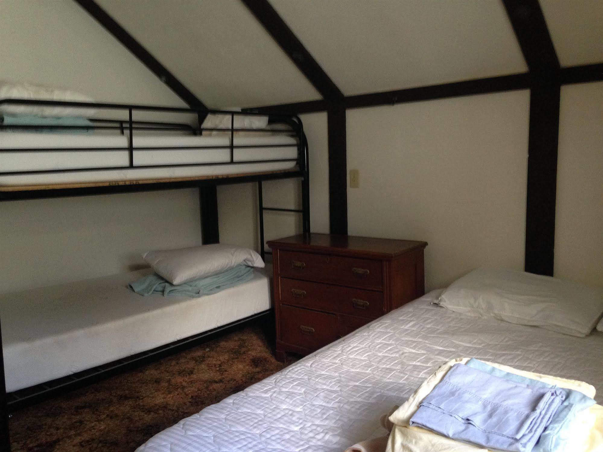 The Hostel California บิชอป ภายนอก รูปภาพ