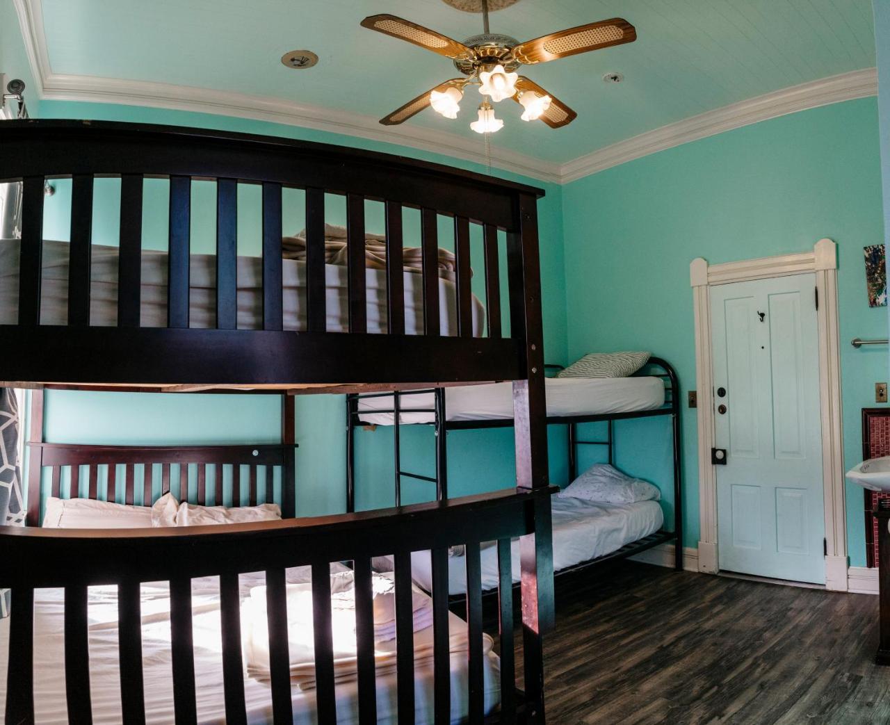 The Hostel California บิชอป ภายนอก รูปภาพ